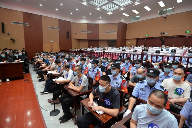 三门峡市中级人民法院公开开庭审理陈某万等67人涉黑案