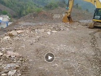 水泥厂被指非法开矿采石 数万村民深受其害
